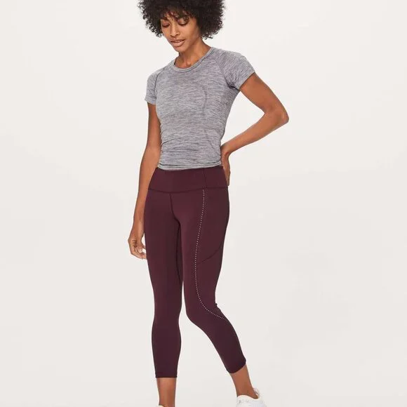 Lululemon Extra Mile Crop (Reflective 23") - Full-On® Luxteme in Garnet, Size 4 - Picture 15 of 16